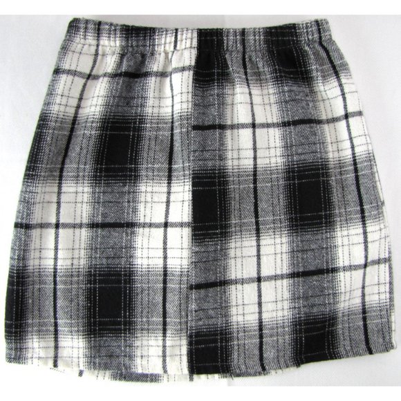SALE!  Plaid Black White Short Mini Skirt - Picture 2 of 2